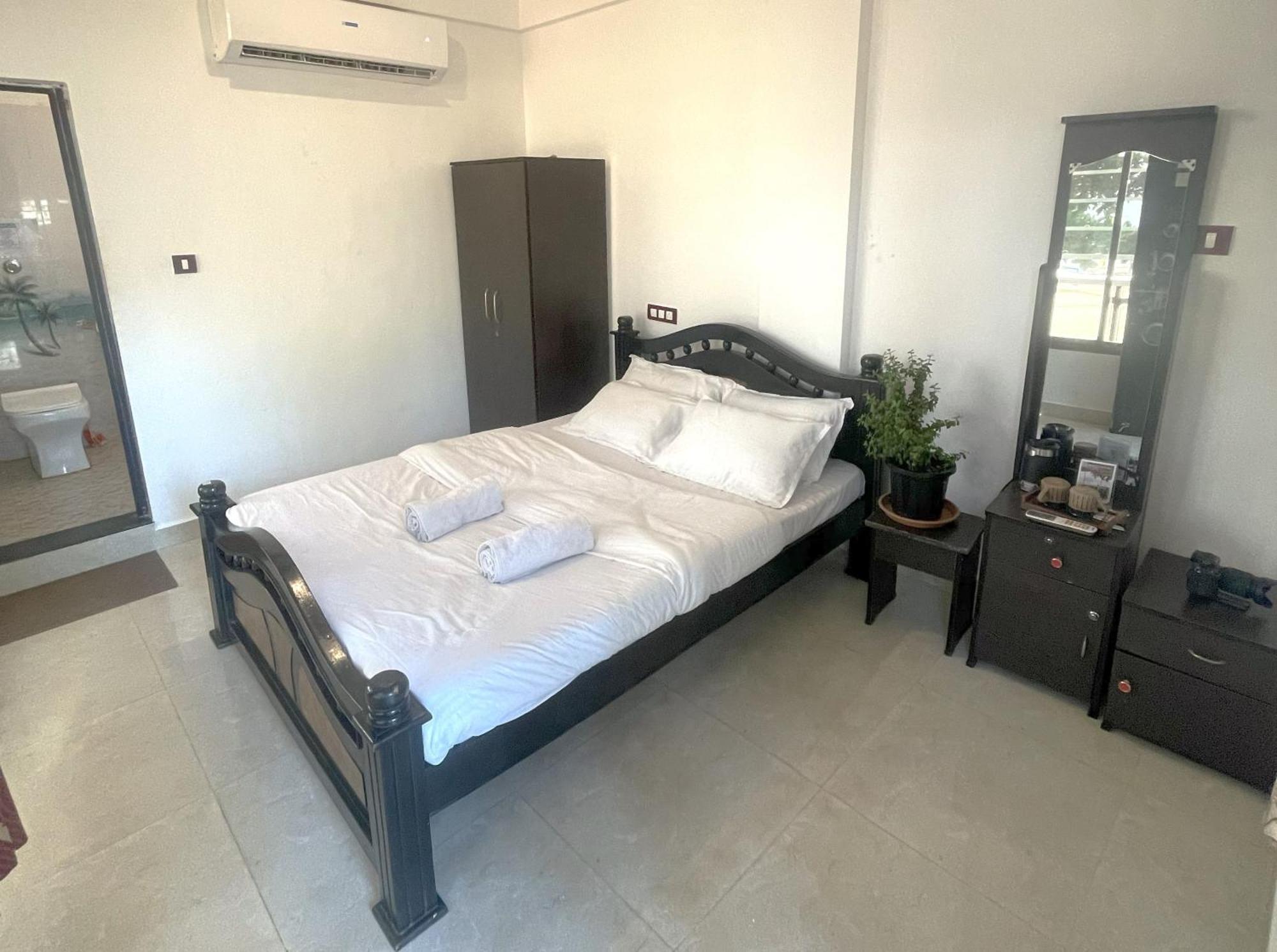 This Is It Beachfront - Rooms, Cafe & Events Arambol Ngoại thất bức ảnh